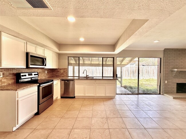 Building Photo - 5818 Evening Shadows Ln