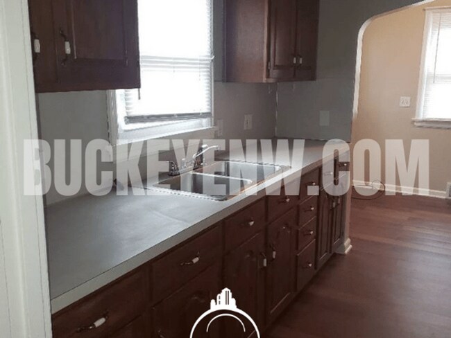 Building Photo - 3 Bed Home -Ottawa Neighborhood