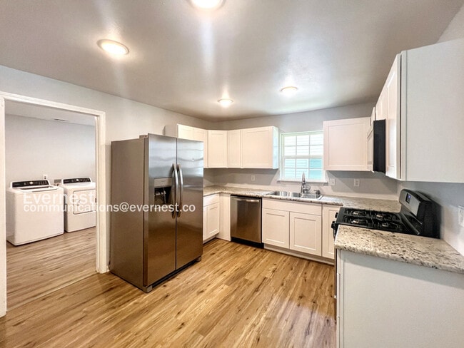 Building Photo - 300 Kimball Loop