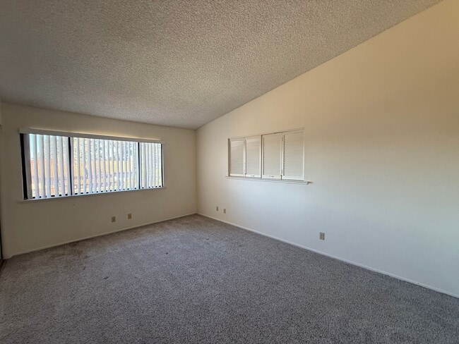 Building Photo - Beautiful Two Story Orcutt Town Home in th...