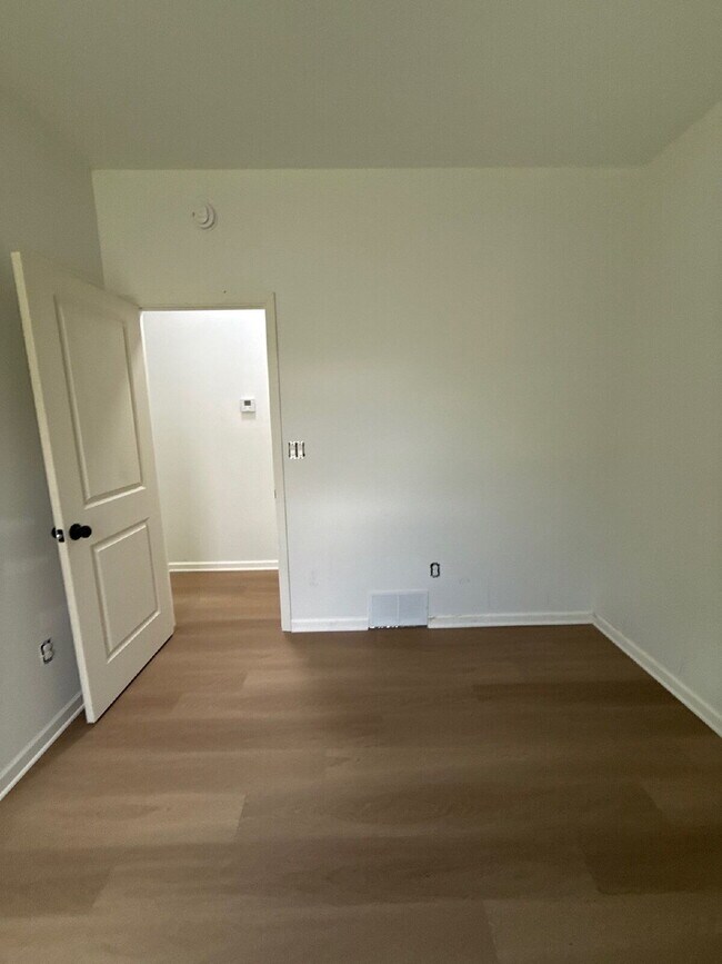 Building Photo - Fully Renovated Spacious 3BR in South Memphis – Section 8 Welcome