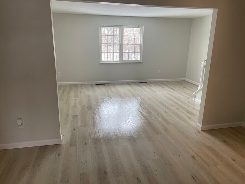 Building Photo - 329 Bellford Ct