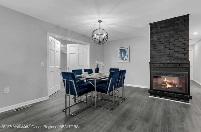 Building Photo - 821 Bay Ave