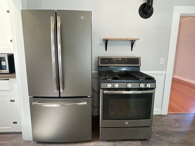 Building Photo - Charming Home on Cul-de-Sac w/Jacuzzi, Fireplace, Garage || Minutes from Downtown Napa!