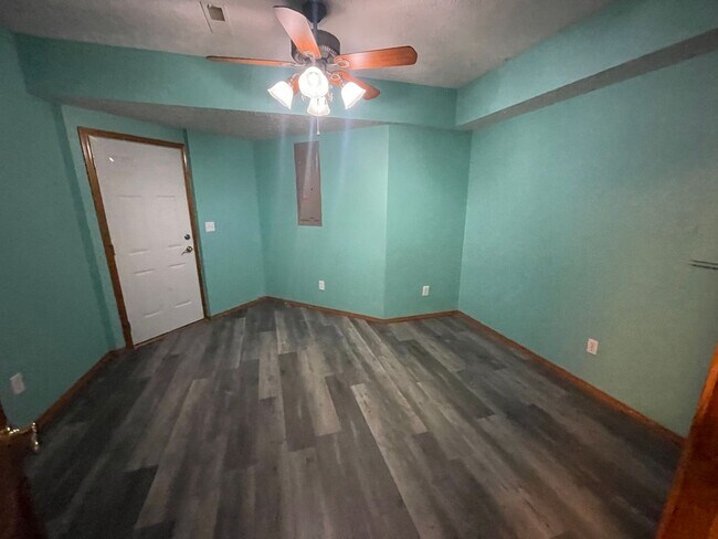 Building Photo - Beautiful 4 bedroom 4 bath 2 car garage - ...