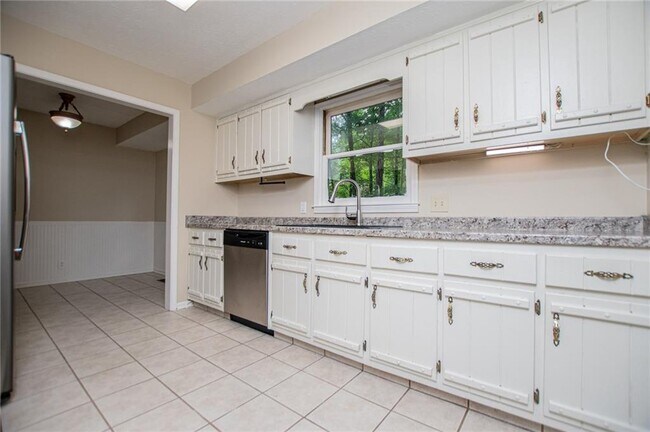 Building Photo - 1499 Stonington Ct