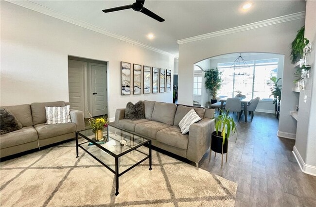 Building Photo - 2014 W Chandler Ave