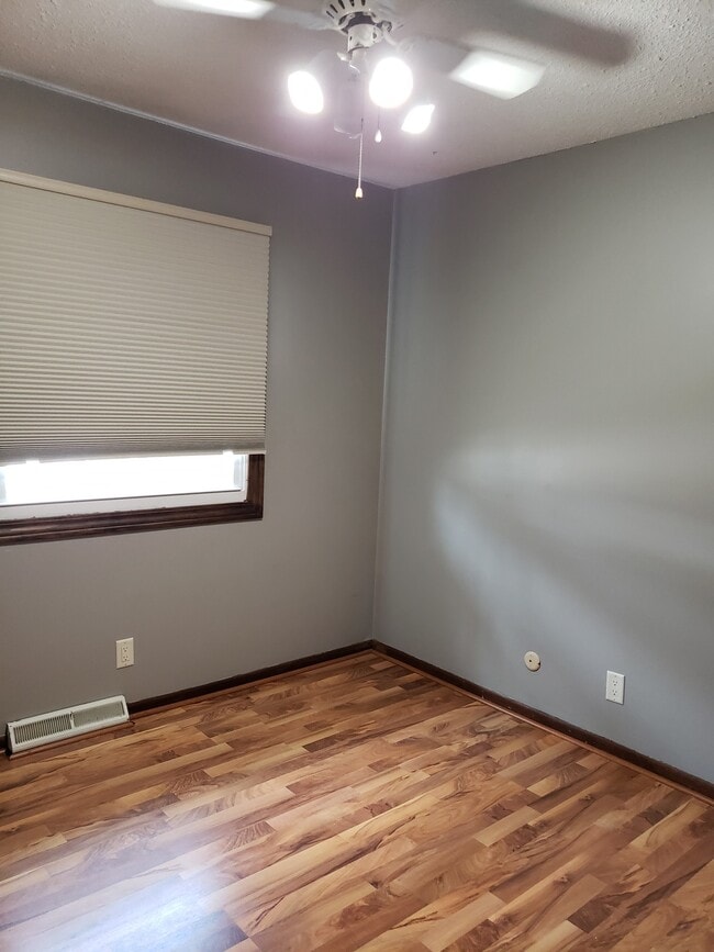 Building Photo - 4811 Candlelight Dr