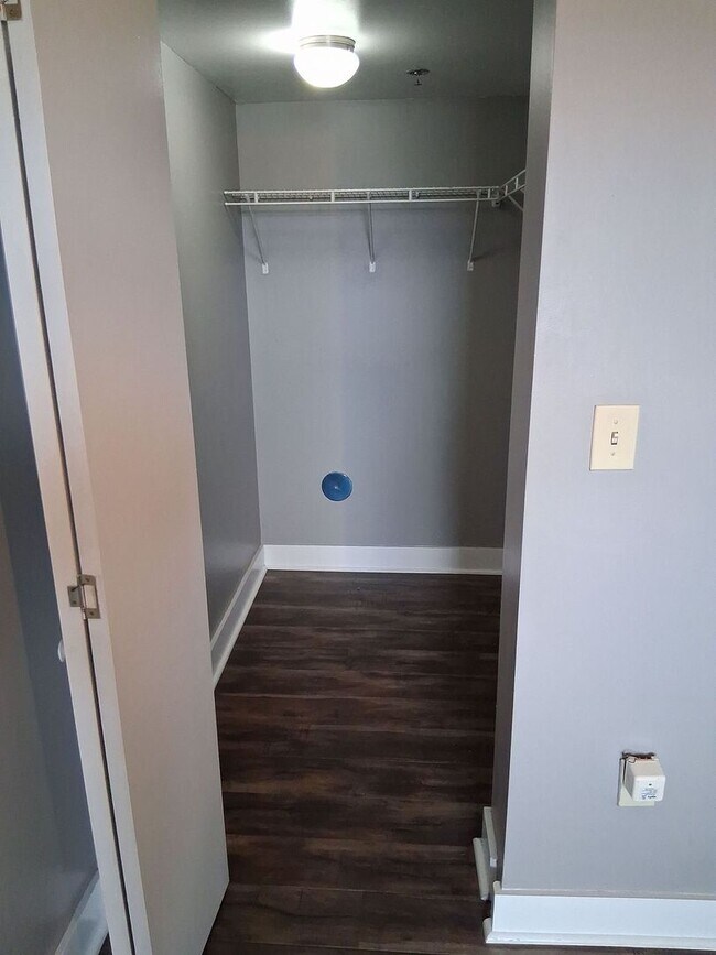 Building Photo - NEW LISTING for Lake Plaza 10th floor unit! Best View in Knoxville - Move in August 13, 2026!