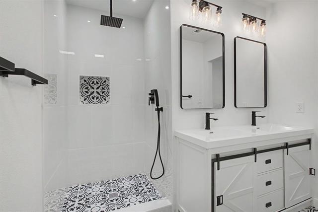 Building Photo - 806 Laguna Dr