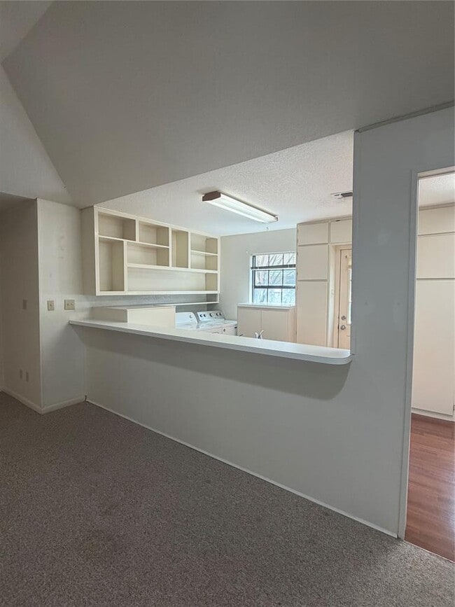 Building Photo - 728 W San Antonio St