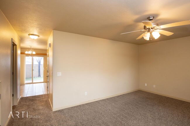 Building Photo - Move in Special 3 Bedroom 2.5 Bathroom In ...