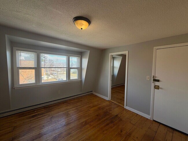 Building Photo - 682 Beech St