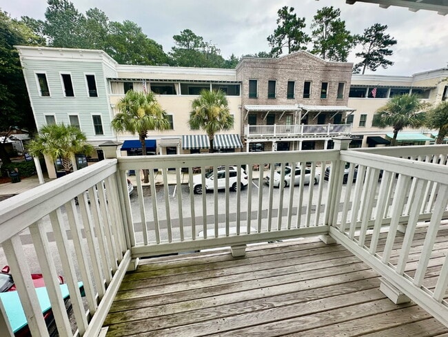 Building Photo - Downtown Living in The Heart of The Blufft...