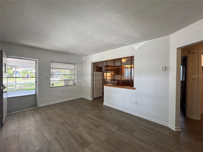 Building Photo - 1307 N Fern Creek Ave