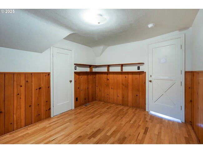 Building Photo - Gorgeous College Hill 4 BD, 3BA in desirab...