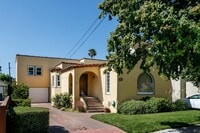 Building Photo - 818 Collier Dr