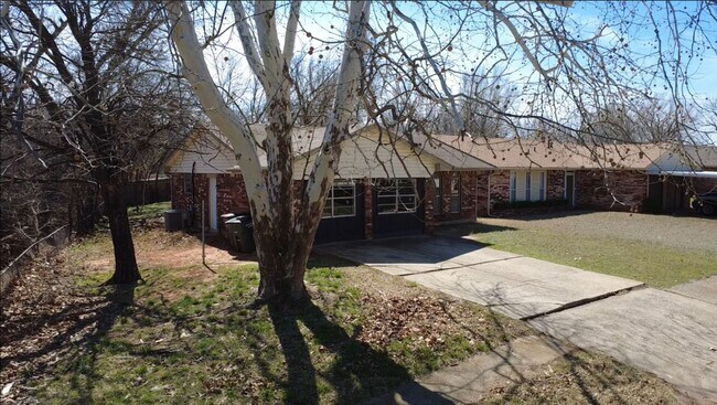 Building Photo - Beautiful, spacious home in Del City!