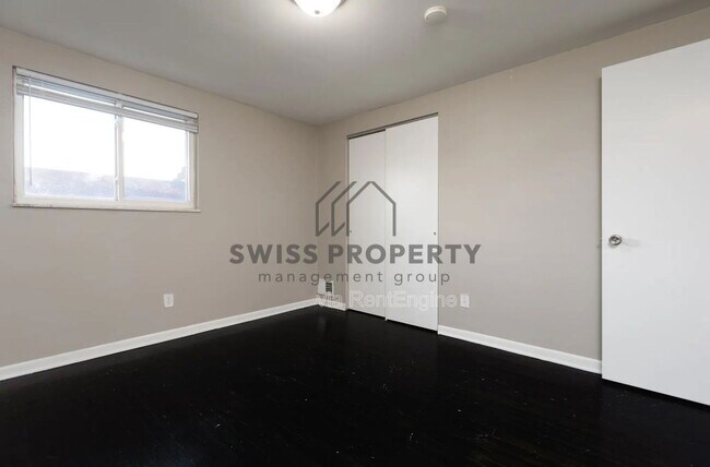 Building Photo - 892 N Meadows Ct