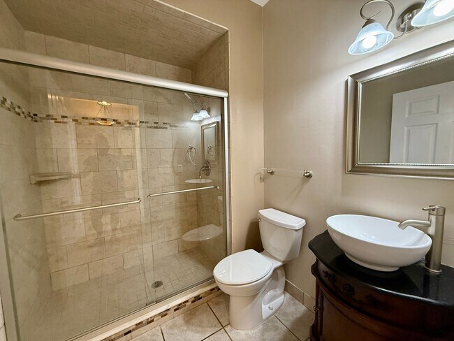 Building Photo - 3 bedroom, 3 bath Luxury Living Along the ...
