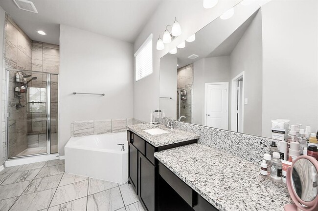 Building Photo - 2518 Terrace Point Dr