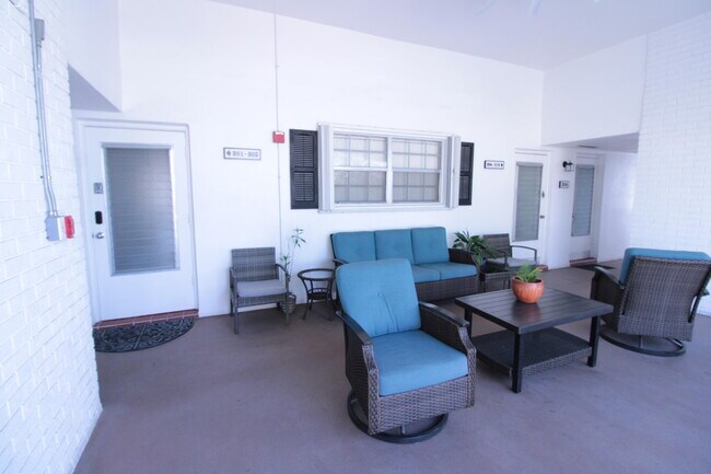 Building Photo - 465 Paradise Isle Blvd