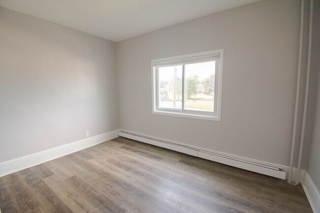 Building Photo - 836 S Newton Ave