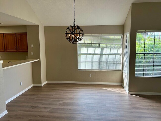 Building Photo - 10015 E Mountain View Rd