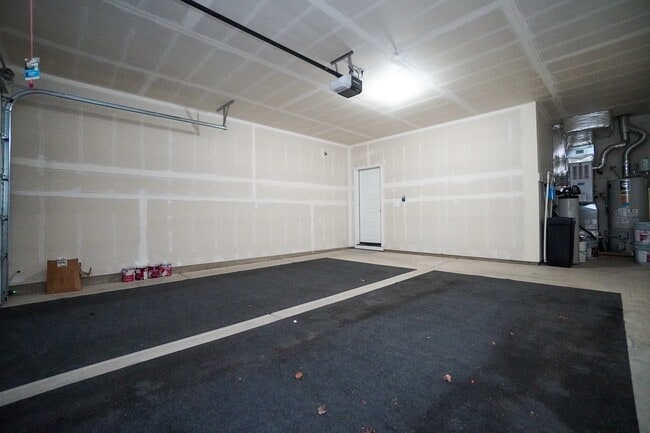 Building Photo - 5967 W Daphne Dr