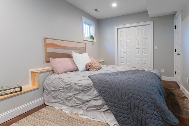 Building Photo - Beautifully Updated House - Awesome Montford Location