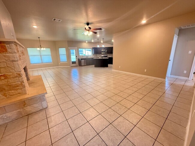 Building Photo - 4-Bedroom House for Rent in Copperas Cove
