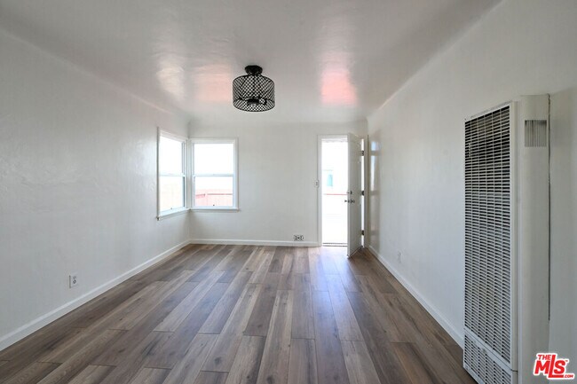 Building Photo - 4430 W 134th St