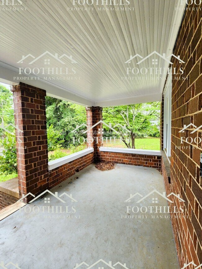 Building Photo - 1208 W Whitner St