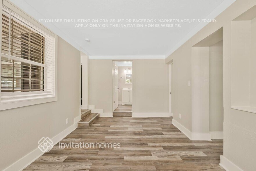 Building Photo - 450 Iris Rd