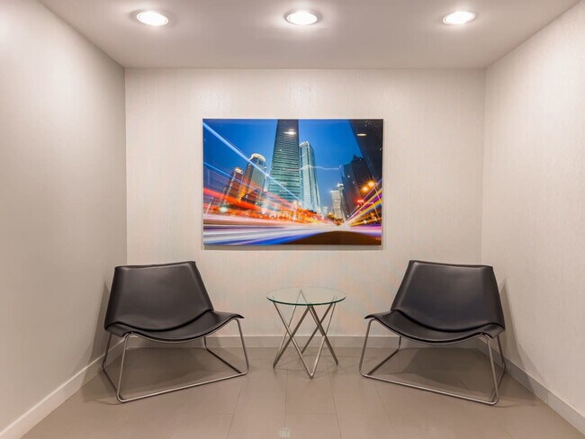 Building Photo - 3256 NE 1st Ave