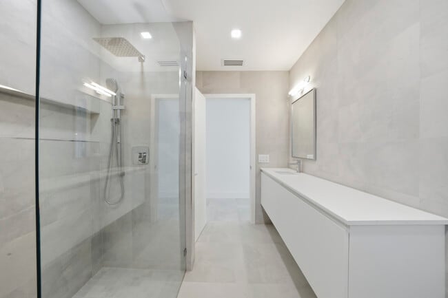 Building Photo - 2001 NE 17th Way