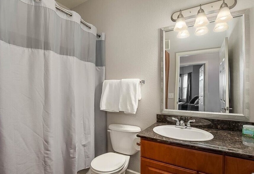 Building Photo - 600 13th St E