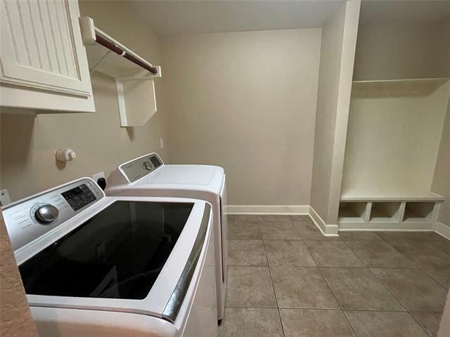 Building Photo - 3884 Banner Dr