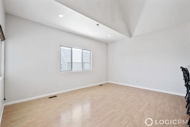 Building Photo - Beautiful Home in Amazing Location!
