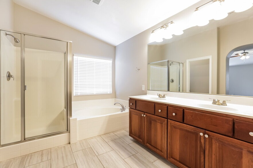 Building Photo - 196 Broken Putter Way