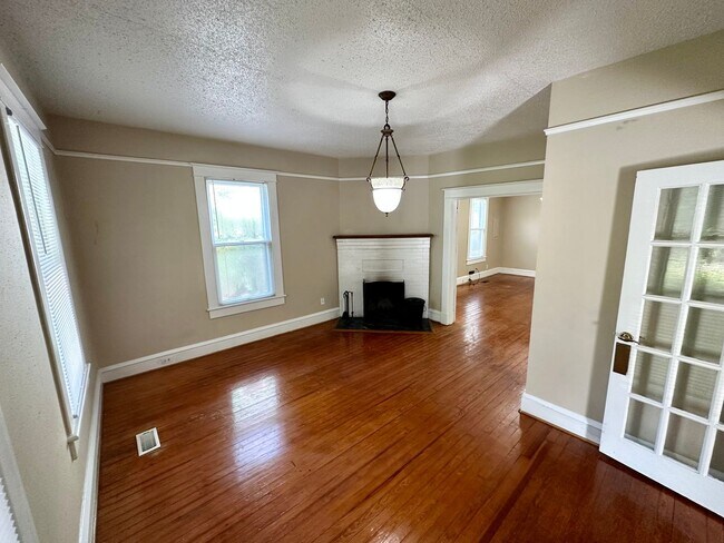 Building Photo - 321 50th St