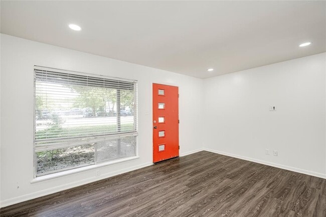 Building Photo - 809 Neans Dr