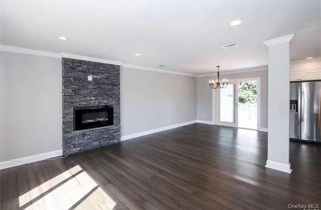 Building Photo - 335 Gillette St