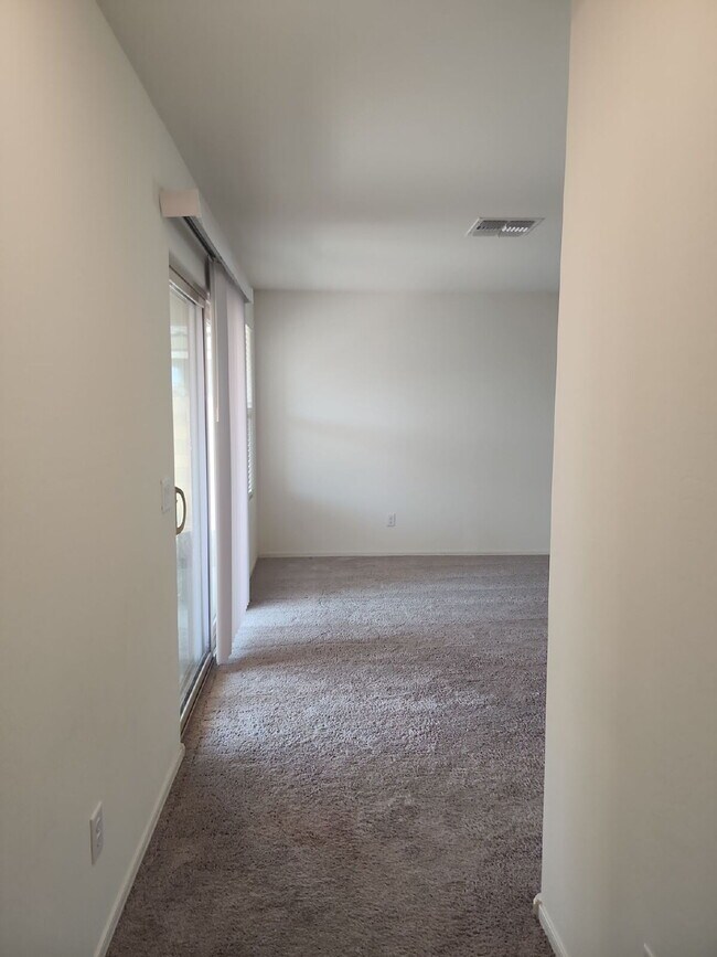 Building Photo - "Spacious 4-Bedroom Oasis in Casa Grande w...