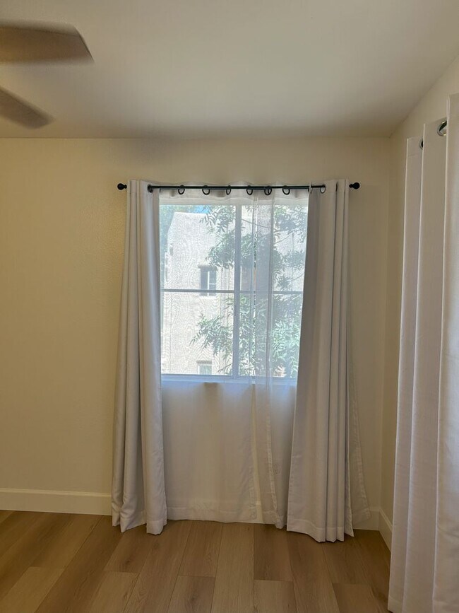 Building Photo - 2 Bedroom/2 bath Condo in the Mission de L...