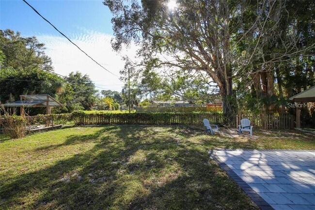 Building Photo - 2060 Sunnyside Pl