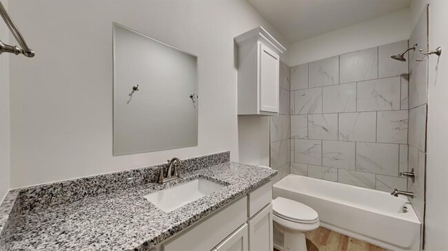 Building Photo - 11513 University Dr