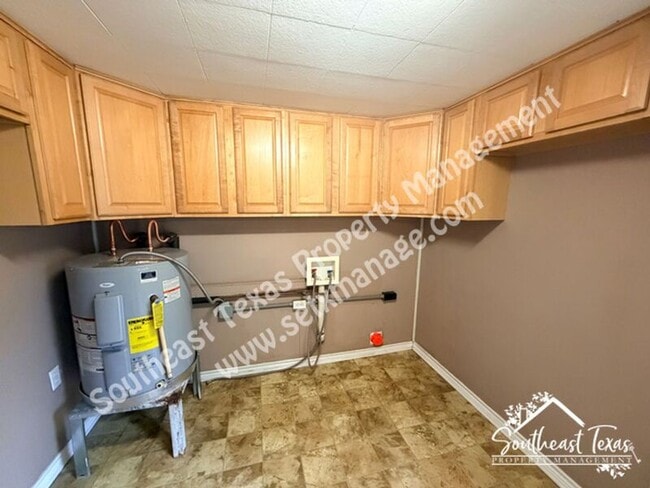 Building Photo - 1295 Archie St
