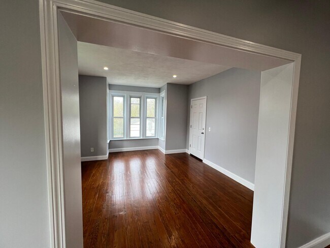 Building Photo - 757 Manton Ave