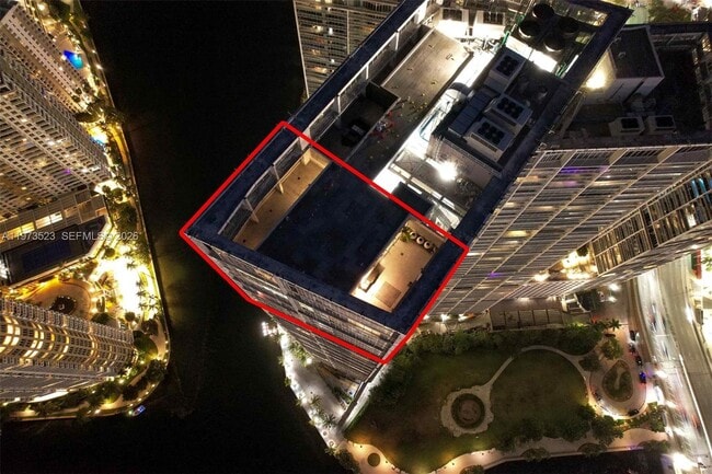 Building Photo - 465 Brickell Ave